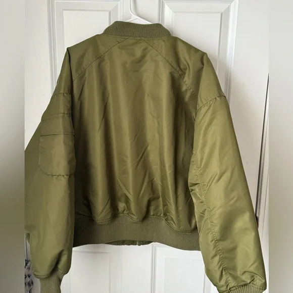 Good American Juniper Green Oversized
Bomber Jacket 3|4 - Picture 7 of 13